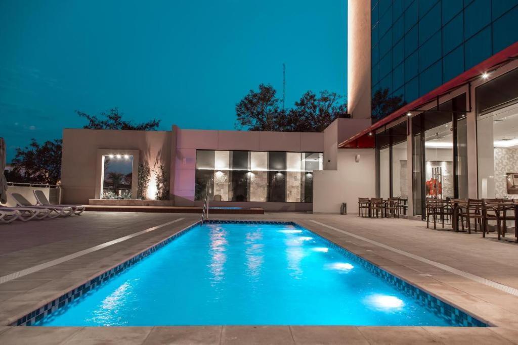 Carnaval Hotel Casino Encarnación Kültér fotó Hotel's pool
