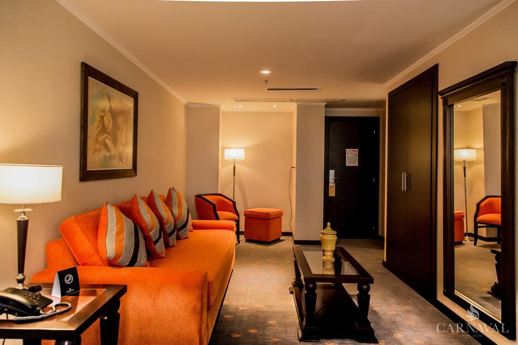 Carnaval Hotel Casino Encarnación Kültér fotó A suite at the hotel