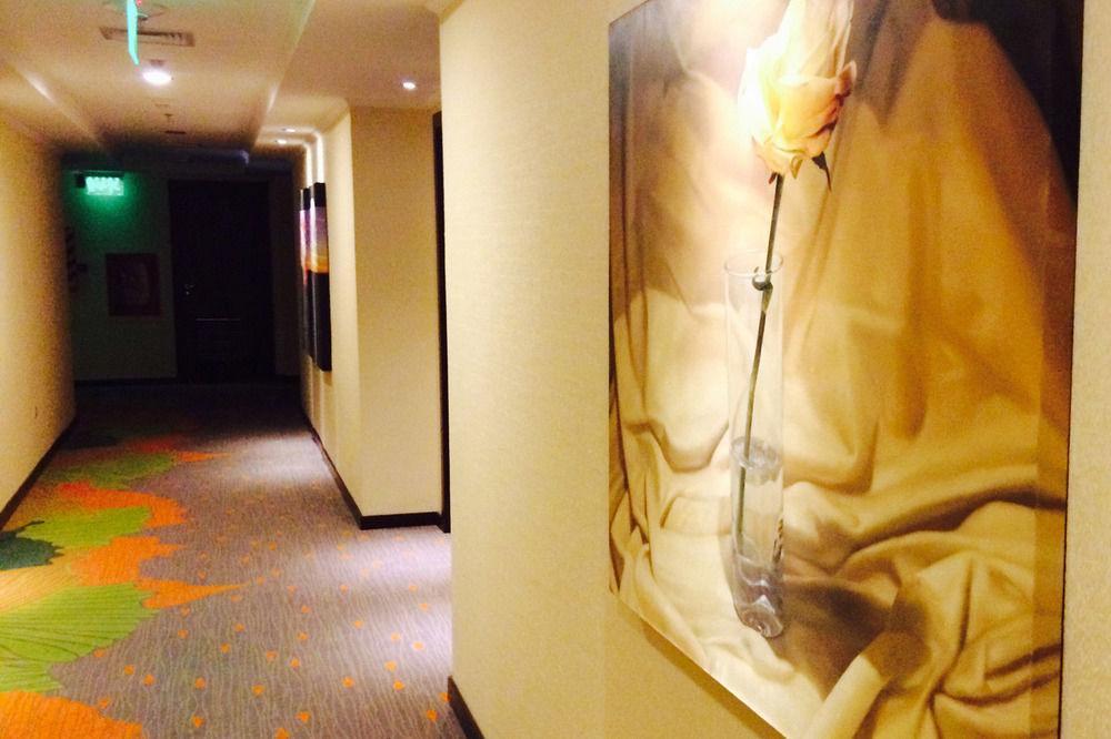 Carnaval Hotel Casino Encarnación Kültér fotó A corridor at the hotel