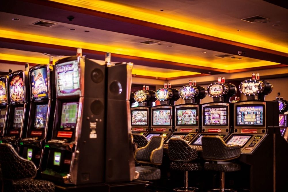 Carnaval Hotel Casino Encarnación Kültér fotó A row of slot machines