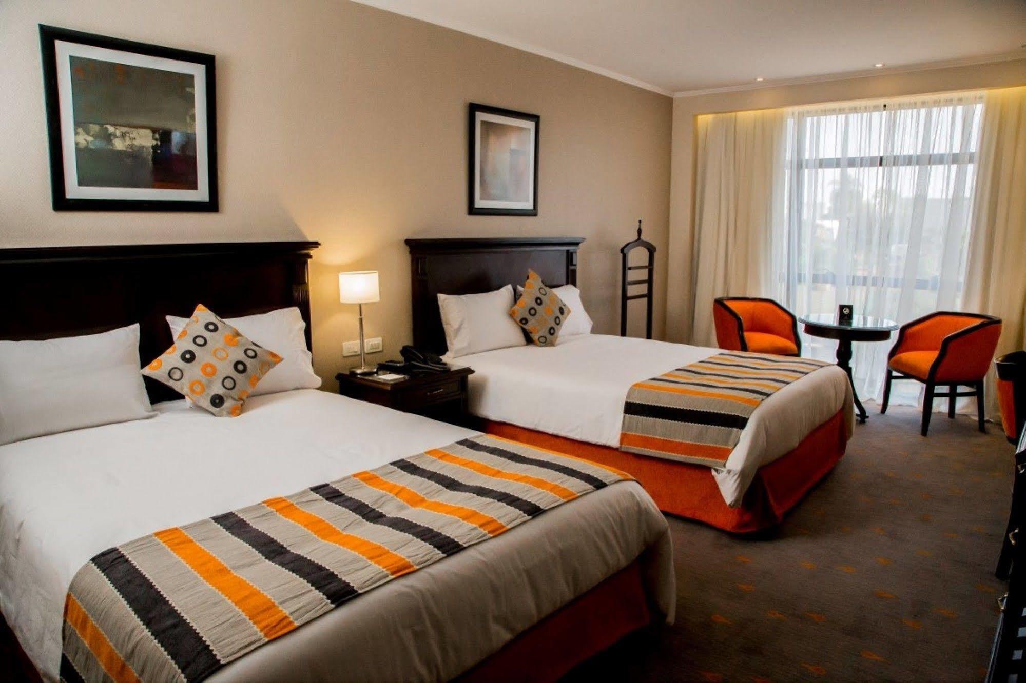 Carnaval Hotel Casino Encarnación Kültér fotó A room at the Protea Hotel, Sandton