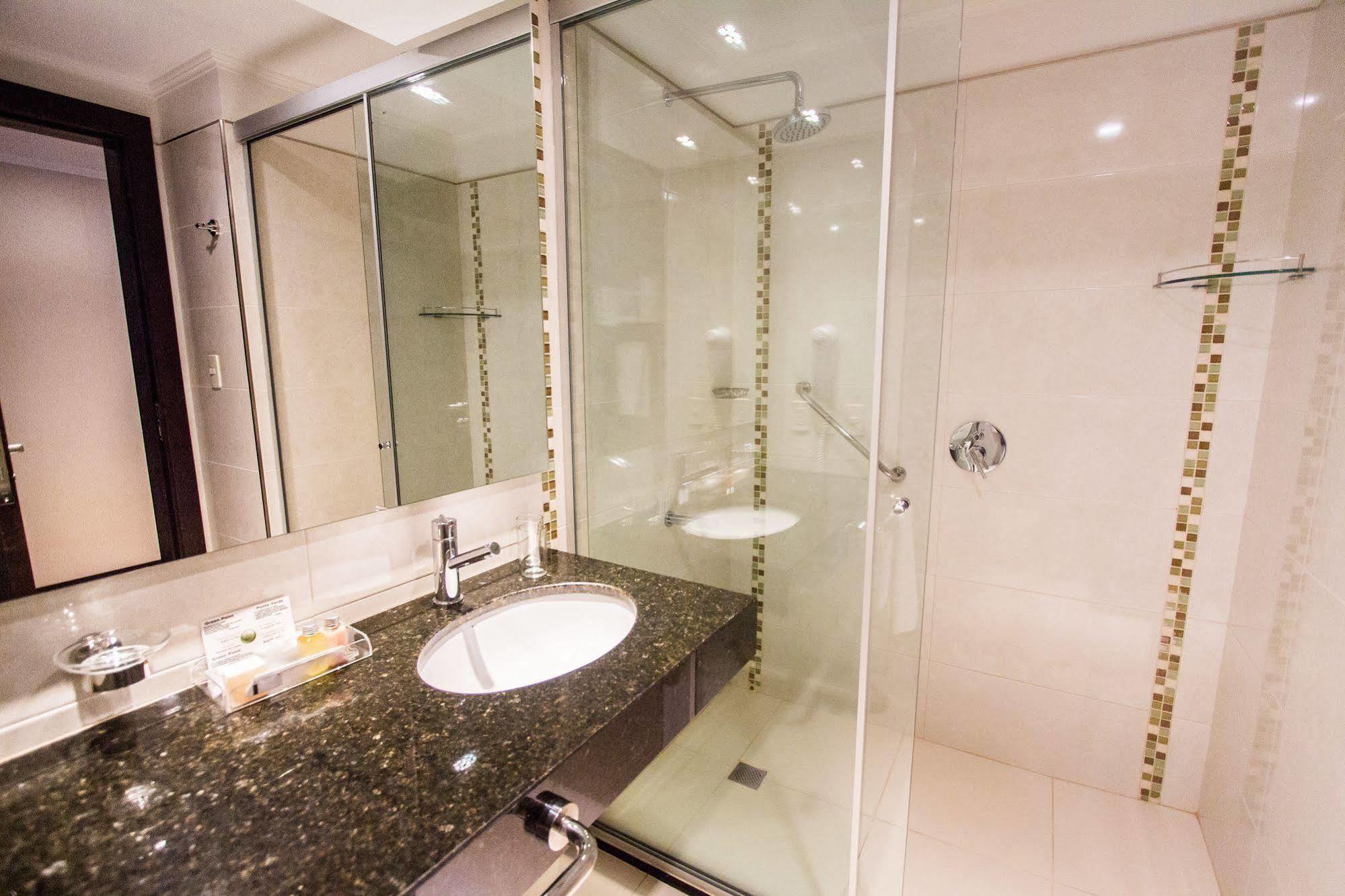 Carnaval Hotel Casino Encarnación Kültér fotó A shower cubicle