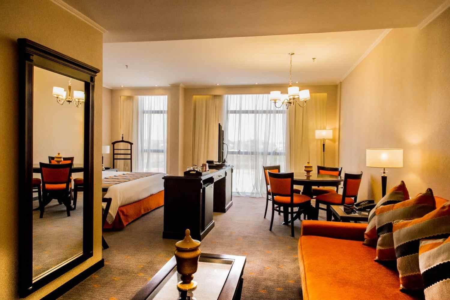 Carnaval Hotel Casino Encarnación Kültér fotó A suite at the hotel